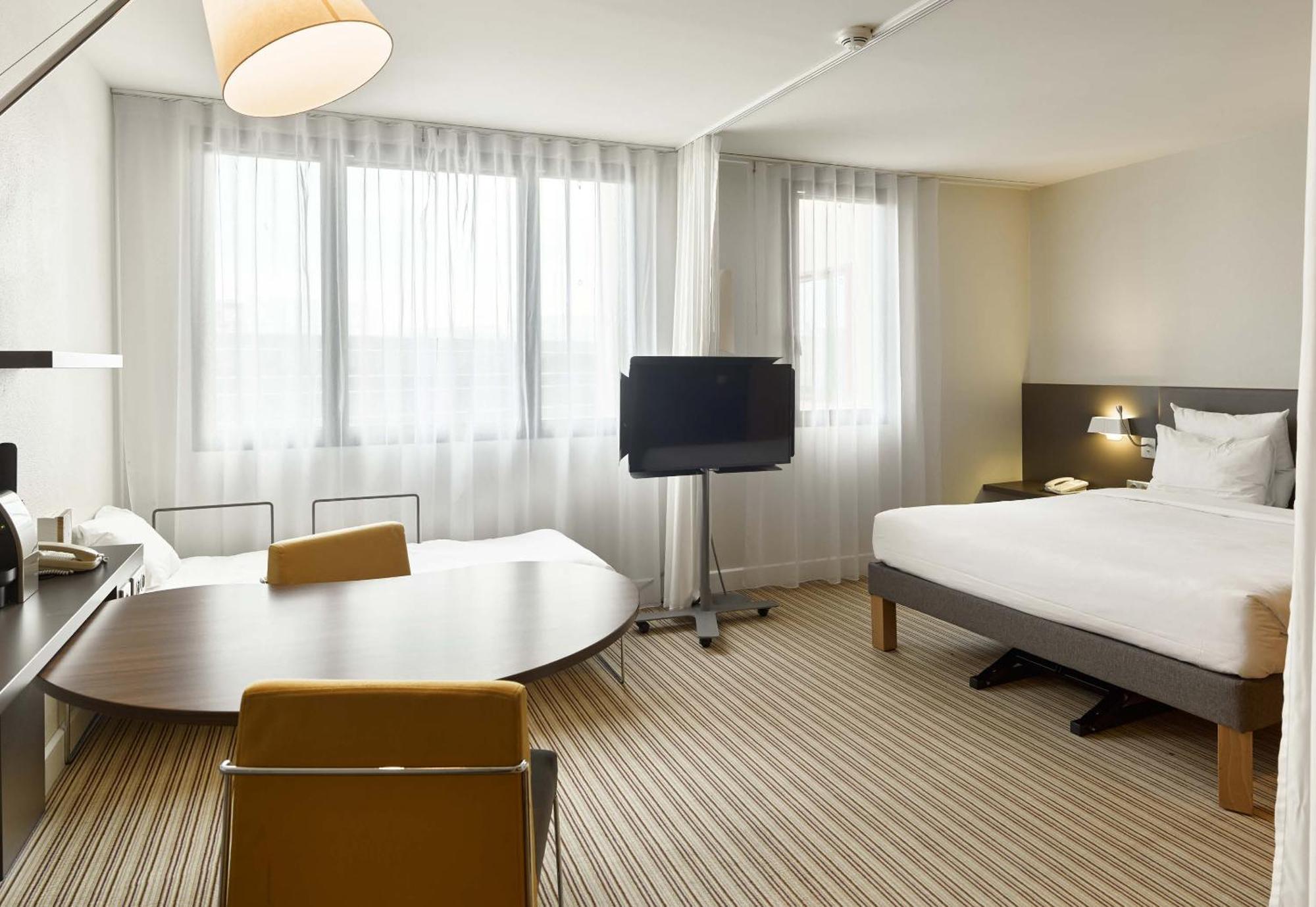 B&B Hotel Velizy Est Luaran gambar