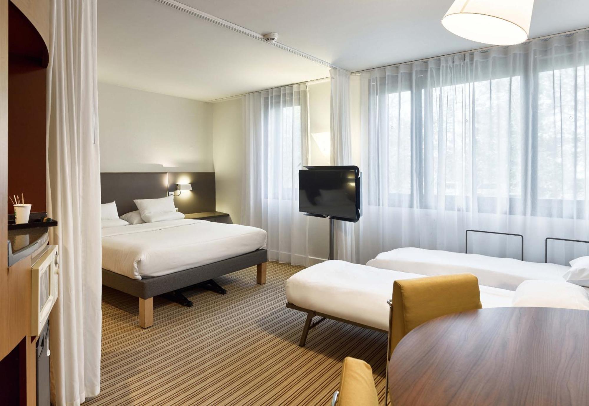 B&B Hotel Velizy Est Luaran gambar